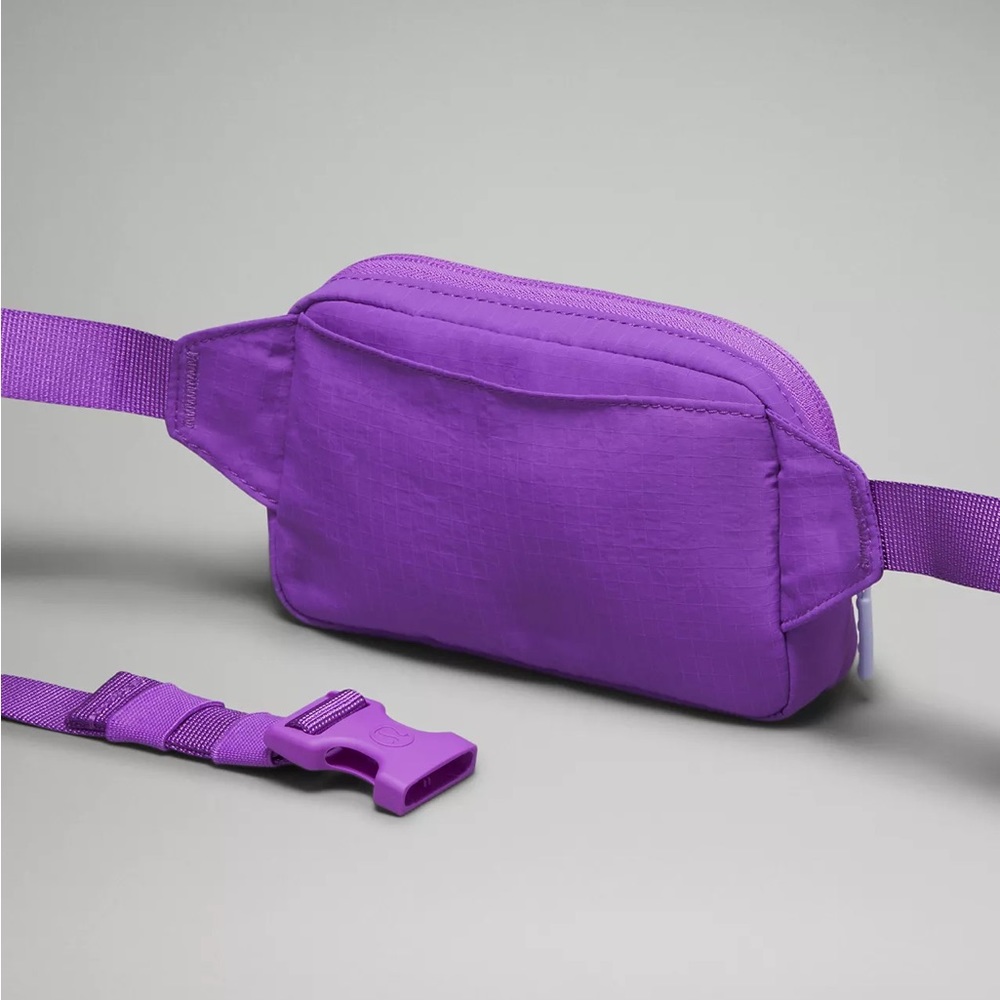 Lululemon Mini Belt Bag- Atomic Purple/Blue Linen - Picture 5 of 6